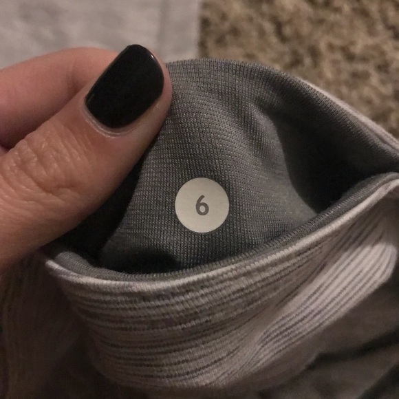 EUC lululemon wunder unders 21” crop - Picture 5 of 7